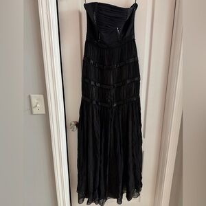 Chic Black Strapless Gown